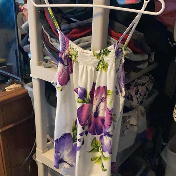 Size xl runs about a large Hawaiian shirt - Picture 2 of 3